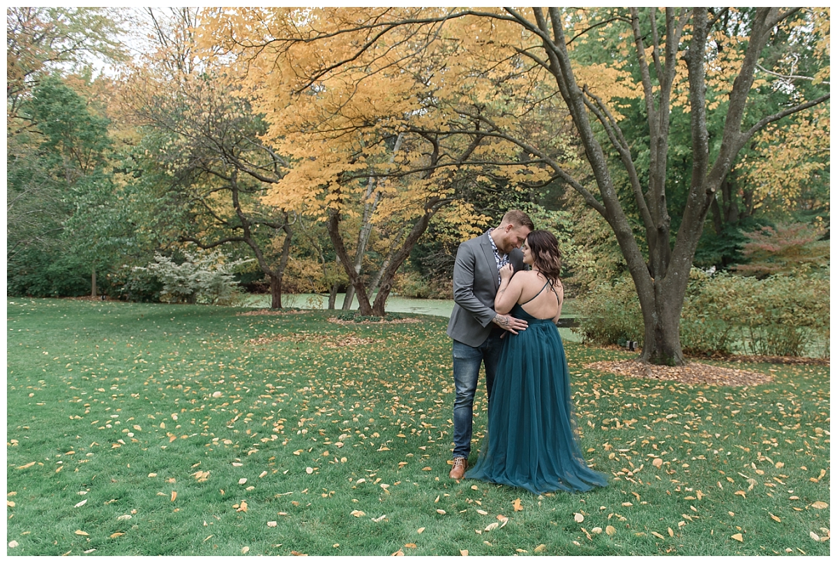 couple engagement portraits at dow gardens